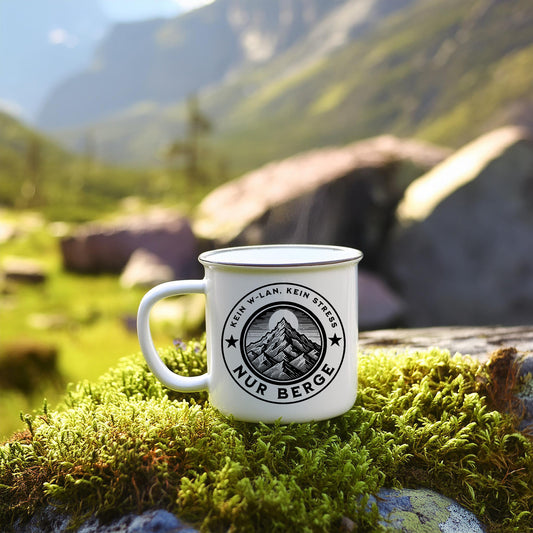 Emaille-Tasse „Nur Berge“ – Dein Begleiter für Offline-Abenteuer - Greez24
