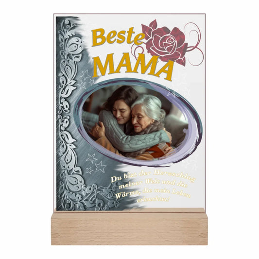 fotoaufsteller-15x20cm-aus-acryl-mit-echtholzsockel-mit-personalisierbaren-foto-silbernen-akzent-auf-der-linken-seite-und-einem-goldgelben-lebensbaum-über-dem-foto-steht-beste-mama-unter-dem-foto-steht-einer-der-fünf-wählbaren-sprüche