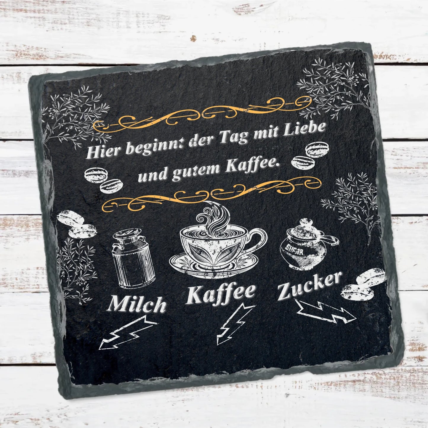 schieferplatte-quadratisch-15x15-cm-mit-aufdruck-in-rustikaler-optik-motive-kaffeetasse-milchkanne-zuckerdose-und-mit-spruch-hier-beginnt-der-tag-mit-liebe-und-gutem-kaffee