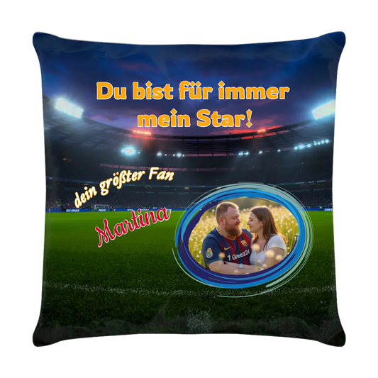 personalisiertes-kissen-fussball-40x40-cm-rueckseite-mit-foto-spruch-und-namen