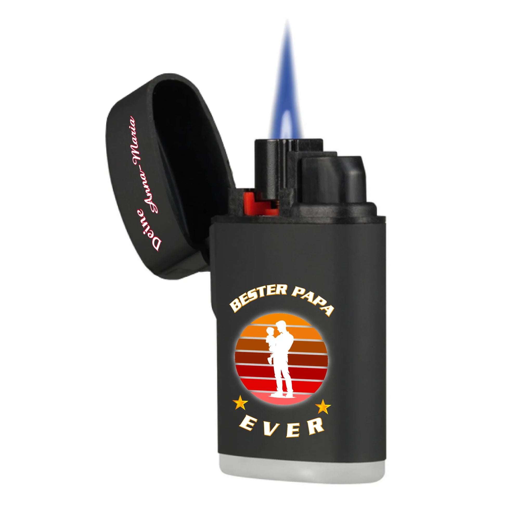 feuerzeug-schwarz-mit-beschriftung-bester-papa-ever-in-weiß-und-silhouette-vater-mit-kind-auf-dem-arm-feuerzeug-mit-geöffneten-deckel-bei-gezündeter-flamme