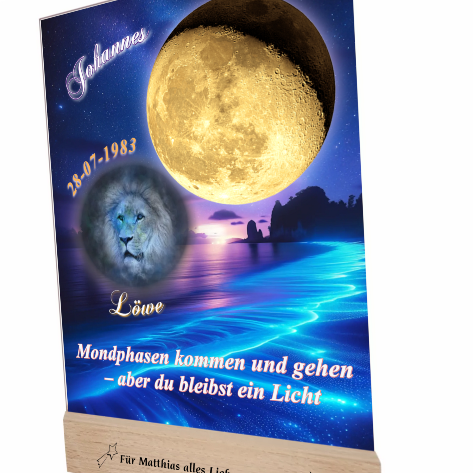 acrylglas-15x20cm-mit-graviertem-holzsockel-design-mit-personalisierter-mondphase-nach-datum-mit-sternzeichen-und-name-kurzer-spruch-monphasen-kommen-und-gehen-aber-du-bleibst-ein-licht-designhintergrund-brandung-meer-in-neon-blau-sternzeichen-ist-hellblau-dargestellt-und-der-mond-golden