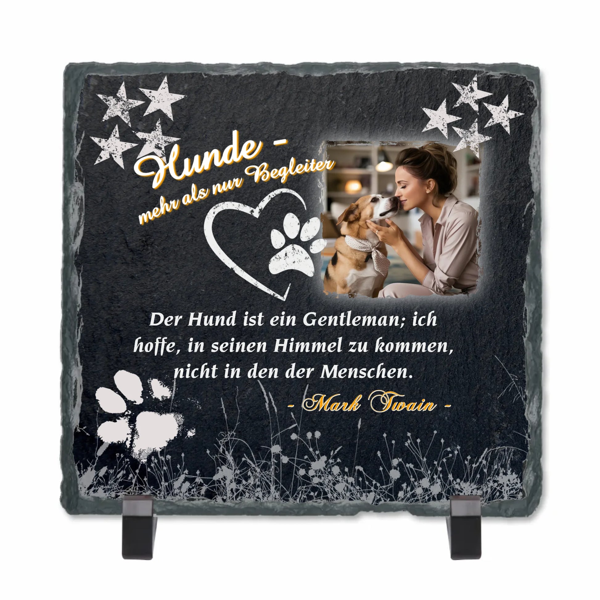 schieferplatte-15x15cm-schwarz-mit-standfuss-personalisiert-weihnachtsgeschenk-mit-eigenem-foto-und-einem-von-sechs-hunde-zitaten-design-in-weiss-mit-pfotenabdruck-und-sternen-in-den-ecken