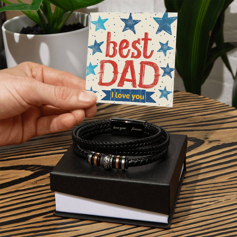 schwarzes-kunstleder-armband-mit-silbernen-perlen-und schwarzen-akzenten-auf-der-stanardbox-in den farben-schwarz-und-weiß-darüber-wird-die-grußkarte-best-dad-i-love-you-präsentiert