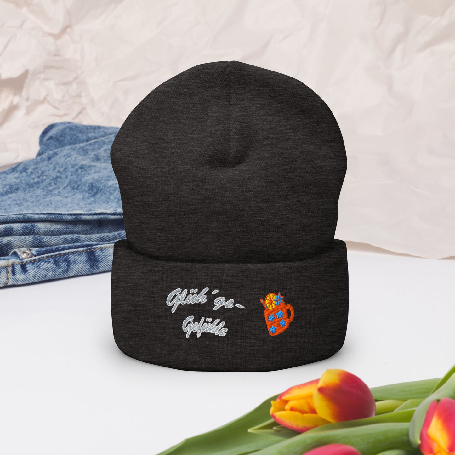 muetze-beanie-bestickt-mit-motiv-glühg´s-gefühle-tasse-dunkelgrau
