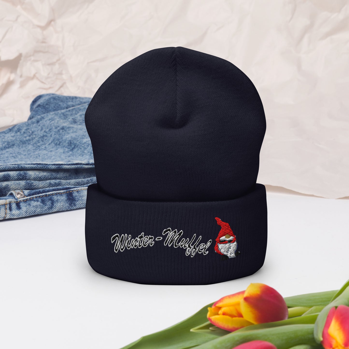 muetze-beanie-bestickt-mit-motiv-wintermuffel-wichtel-navy-blau