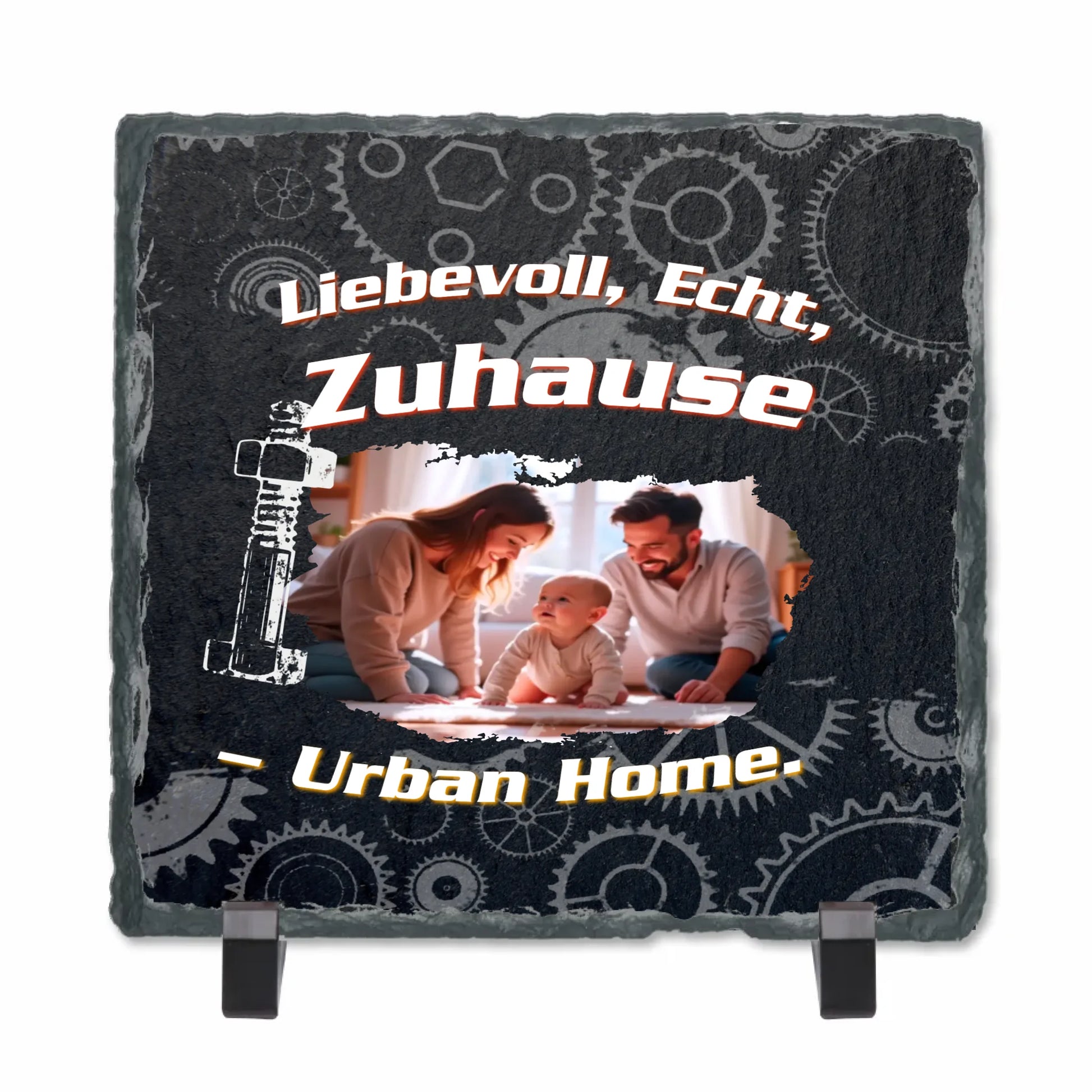 personalisierte-schieferplatte-schwarz-15x15cm-mit-standfuß-im-industrial-look-mit-foto-und-spruch-liebevoll-echt-zuhause-urban-home-und-mit-motiven-wie-zahnräder-und-schraube-als-weihnachtsgeschenk-fuer-deinen-partner