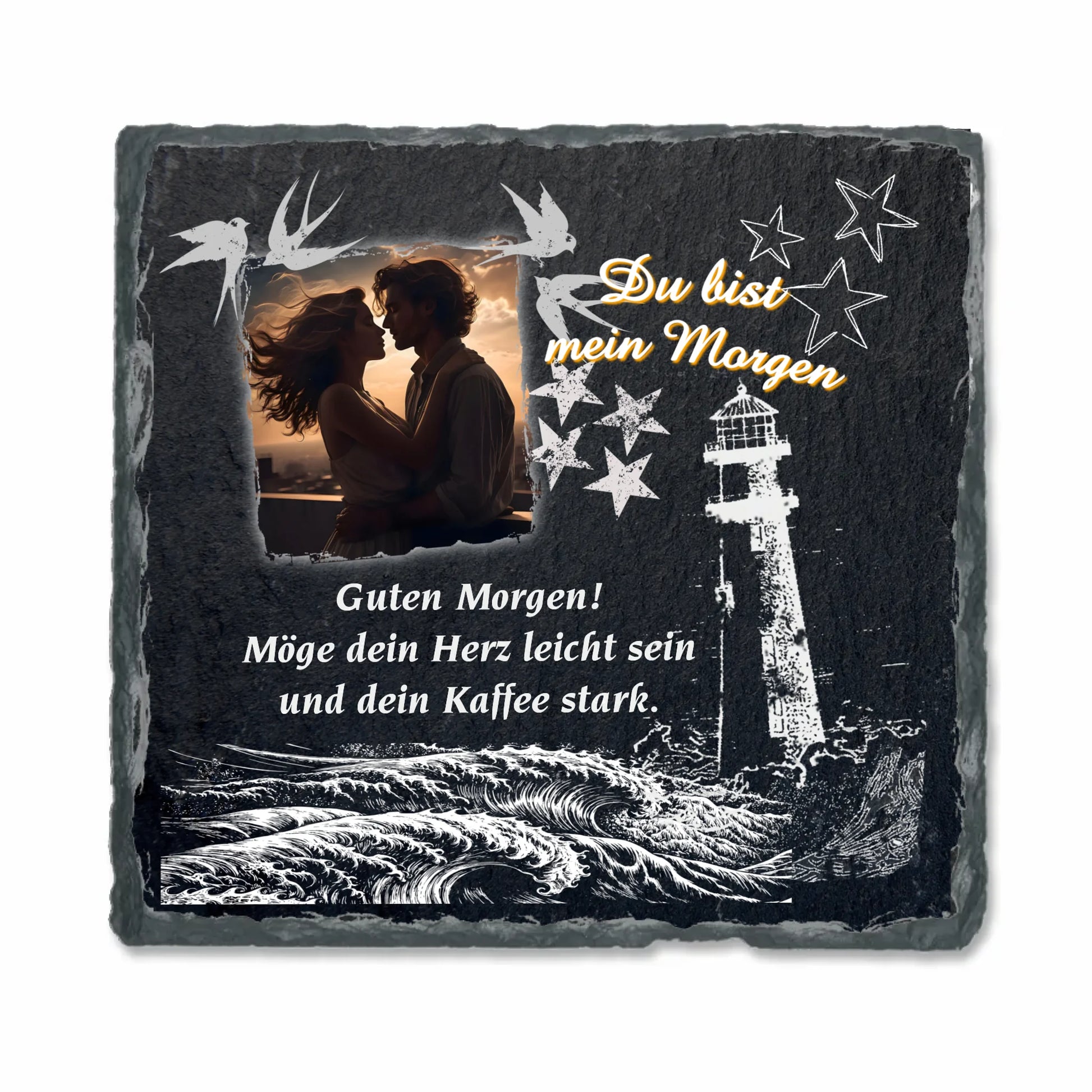 schieferplatte-quadratisch-15x15cm-weihnachtsgeschenk-freund-personalisiert-mit-foto-und-einem-aus-sechs-liebevollen-spruechen-design-in-weiß-mit-motiv-leuchtturm-in-brandung-schwalben-am-rand-des-fotos