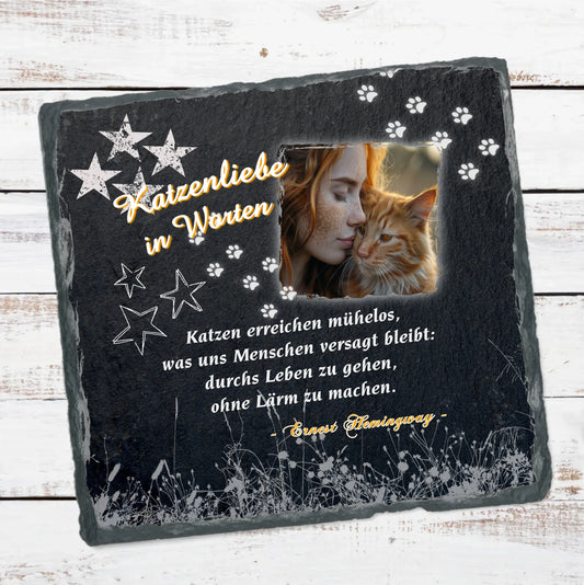 personalisiertes-geschenk-fur-katzenliebhaber-mit-foto-auf schieferplatte-schwarz-mit-zitat-über-katzen-in-weißer-schrift