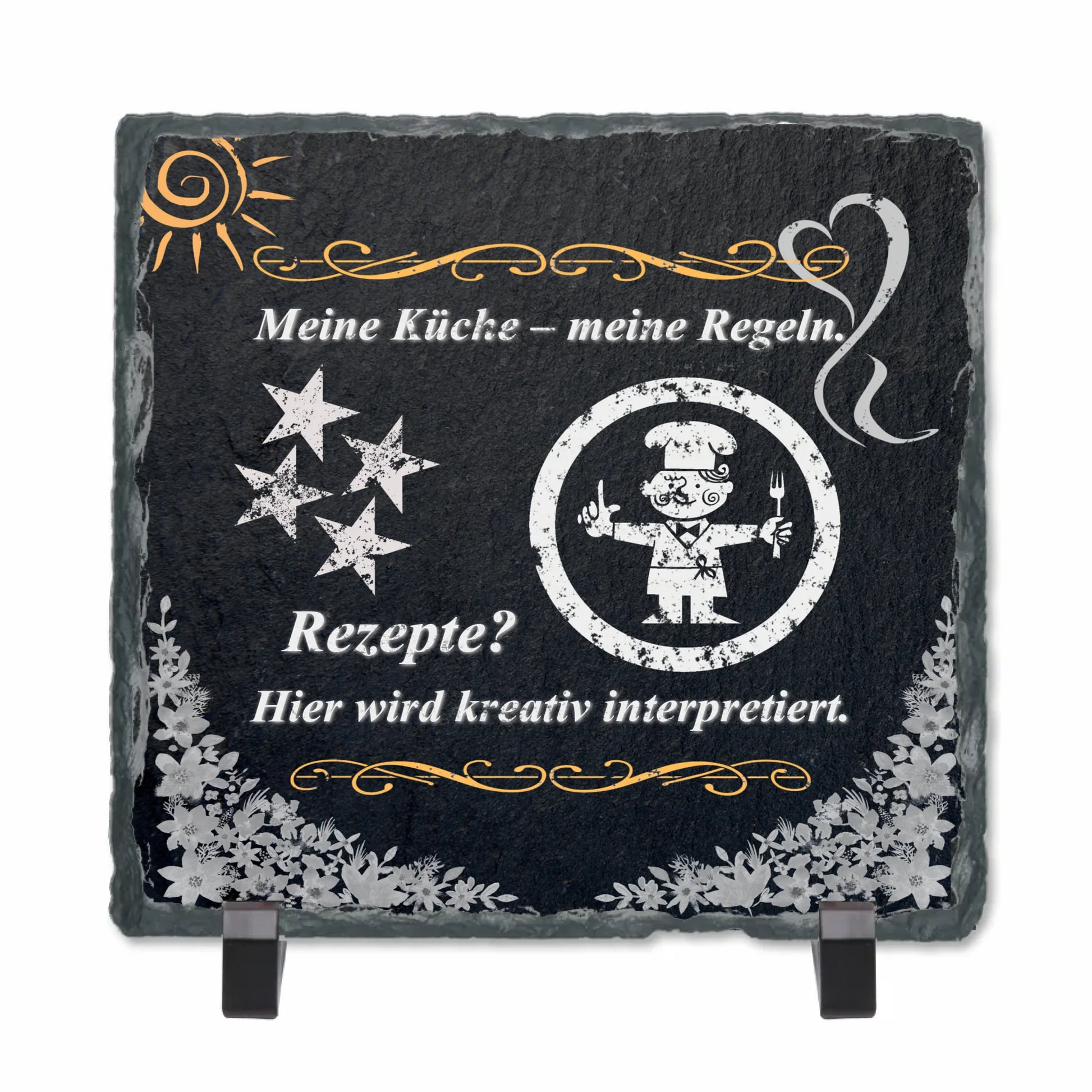 schieferplatte-mit-standfuß-quadratisch-15x15-zentimeter-rustikaler-aufdruck-koch-in-kreide-design-und-spruch-meine-küche-meine-regeln
