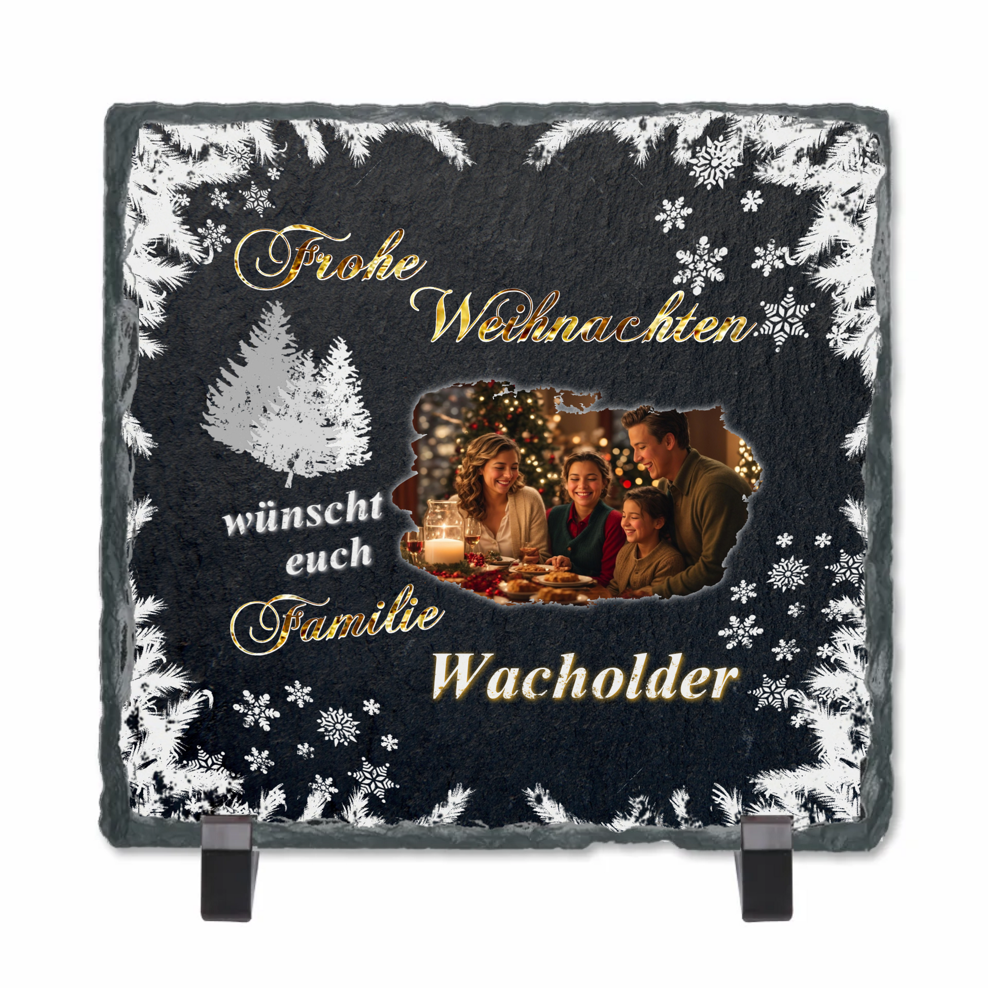 schieferplatte-quadratisch-mit-standfuß-und-familienfoto-mit-schriftzug-frohe-weihnachten-wünscht-euch-familie-name-personalisiebar-weihnachtliche-motive-wie-schneeflocken-und-verschneite-zweige