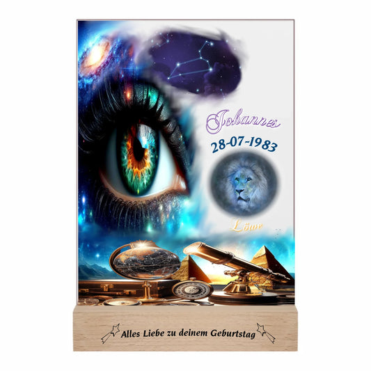 acrylaufsteller-15x20cm-mit-graviertem-holzsockel-personalisiert-mit-sternzeichen-und-dazu-passendem-sternbild-mit-datum-und-name-design-großaufnahme-auge-im-hintergrund-universum-und-astronomische-motive-fernrohr-globus-pyramide-holzsockel-mit-personalisiertem-text-graviert