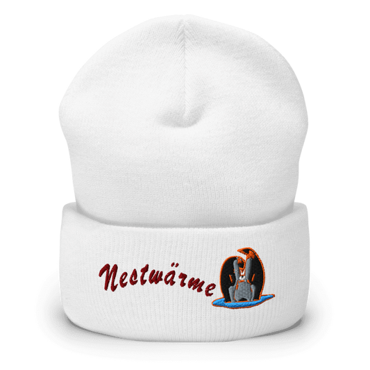 muetze-mit-breitem-bund-weiss-bestickt-mit-motiv-pinguinfamilie-und-schriftzug-nestwaerme