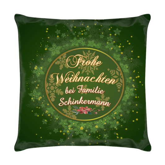 kissen-dunkel-gruen-40x40-cm-mit-familienname-vorderseite-mit-schriftzug-frohe-weihnachten-bei-familie-und-personalisiertem-namen-umgeben-von-einem-runden-goldenen-rahmen-umgeben-von-schneeflocken-und-sternen