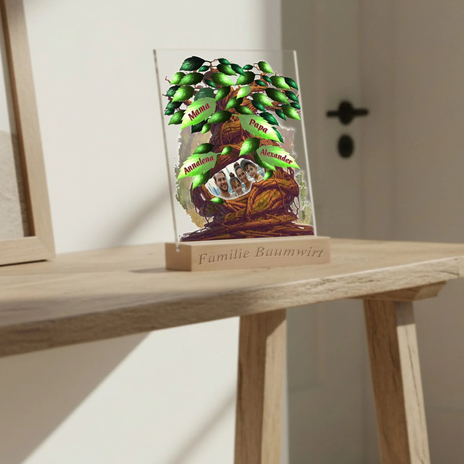 acrylglas-familienbaum-aufgestellt-mit-holzsockel-als-dekoration-im-eingangsbereich