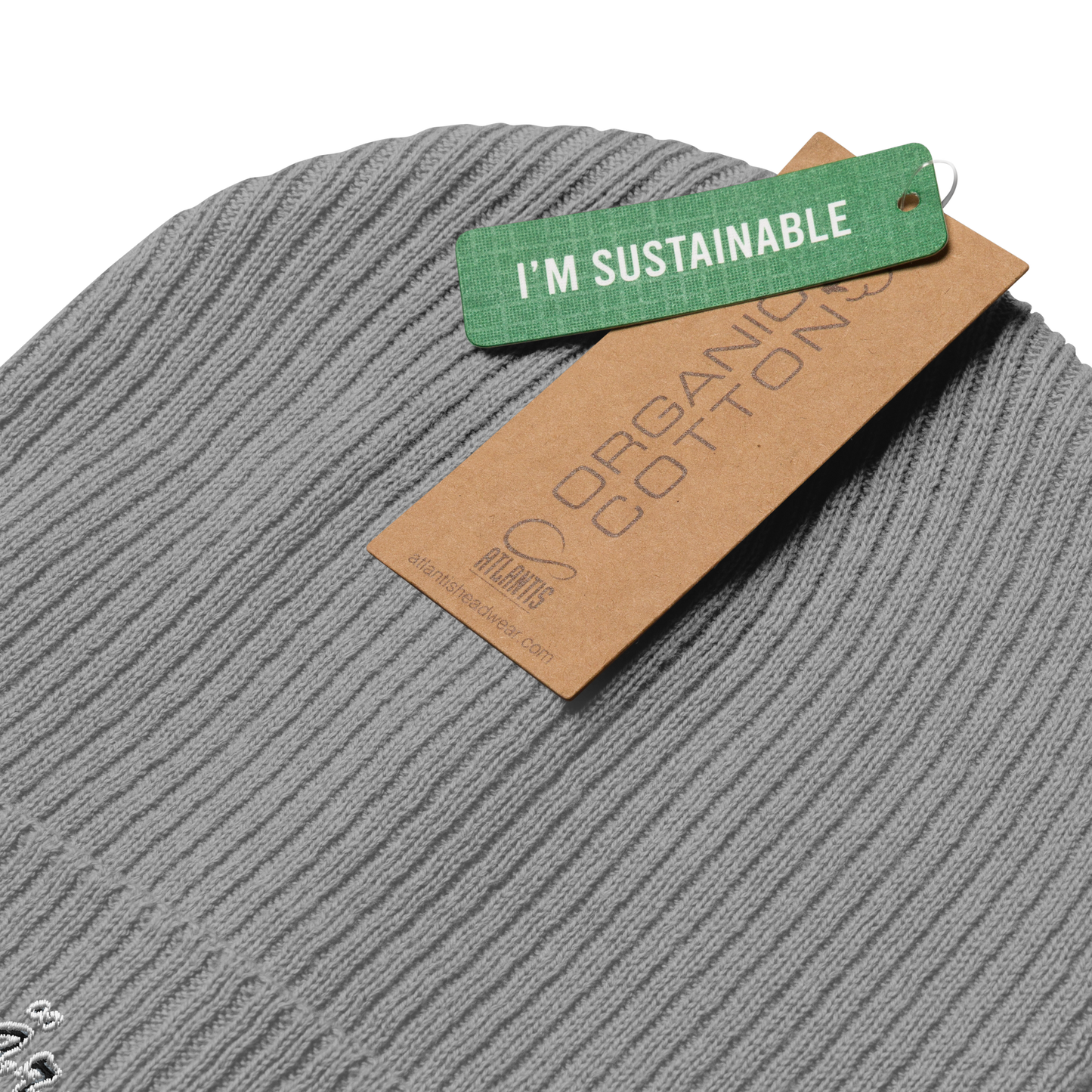 nahaufnahme-baumwoll-metze-mit-label