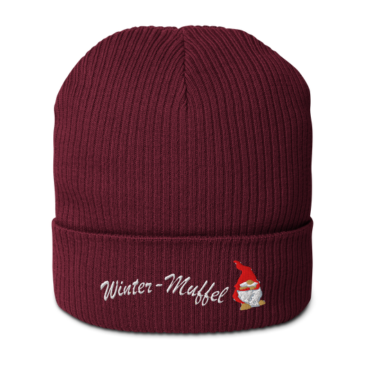 bio-baumwoll-beanie-weinrot-gerippt-bestickt-mit-motiv-wichtel-und-schriftzug-wintermuffel
