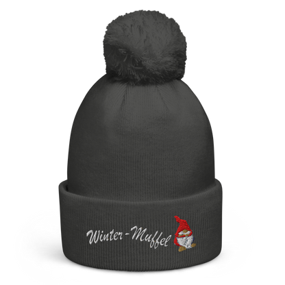 bestickte-beanie-grau-mit-bund-und-bommel-motiv-frecher-wichtel-und-schriftzug-winter-muffel