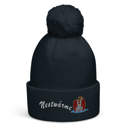bestickte-beanie-navy-mit-bund-und-bommel-motiv-pinguin-familie-und-schriftzug-nestwaerme