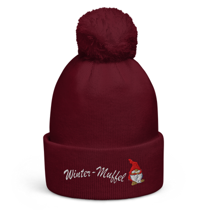 bestickte-beanie-weinrot-mit-bund-und-bommel-motiv-frecher-wichtel-und-schriftzug-winter-muffel