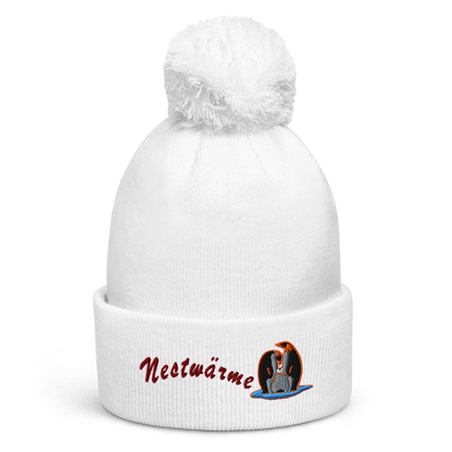 bestickte-beanie-weiss-mit-bund-und-bommel-motiv-pinguin-familie-und-schriftzug-nestwaerme