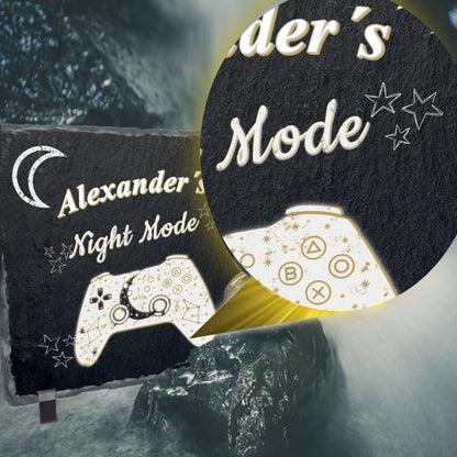 nahaufnahme-des-langlebigen-direktdrucks-auf-der-vorderseite-der-schieferplatte-fuer-die-cozy-gaming-deko