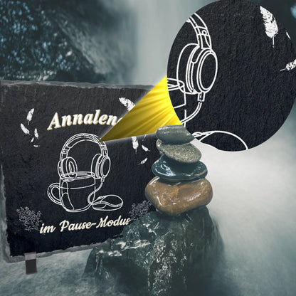 nahaufnahme-direktdruck-auf-der-schieferplatte-als-geschenk-und-personalisierte-cozy-gaming-deko