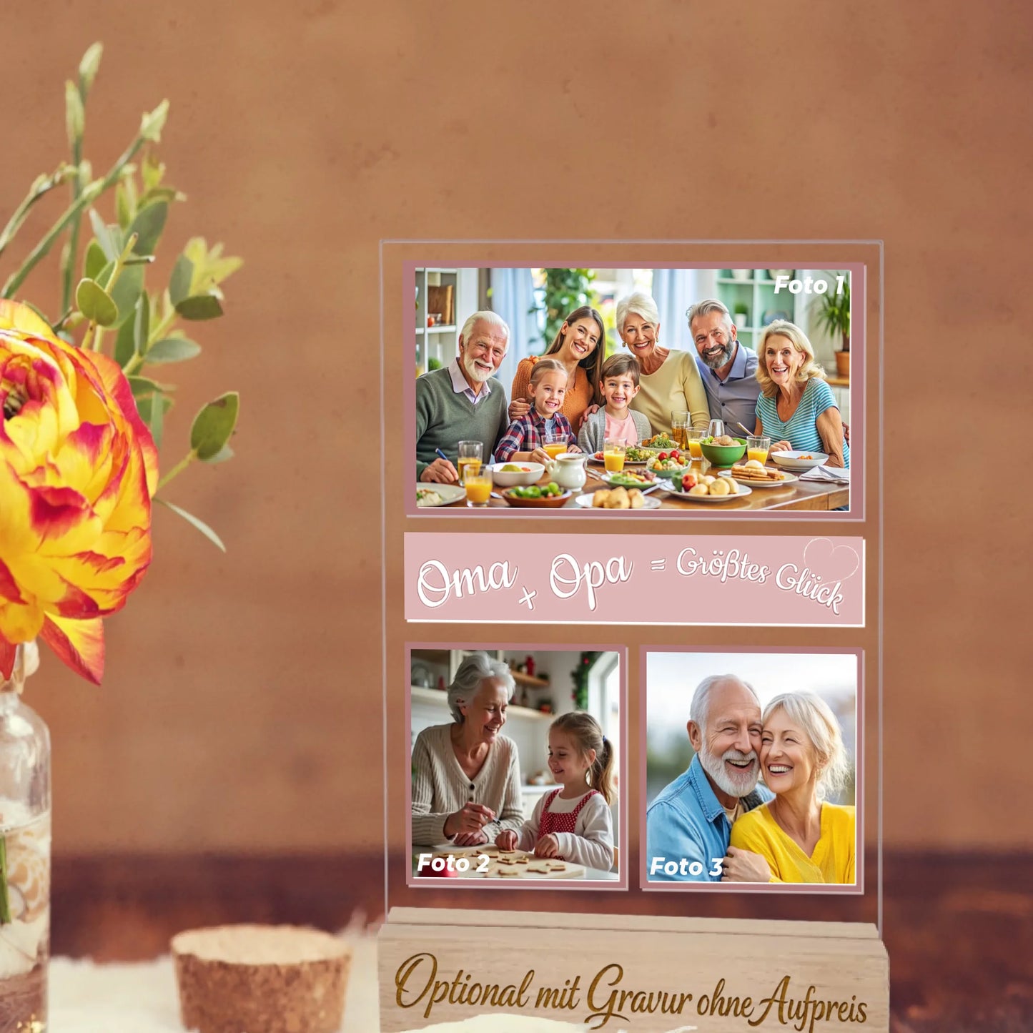 personalisierter-acrylglas-fotoaufsteller-für-großeltern-mit-collage-aus-3-bildern-und-graviertem-holzsockel