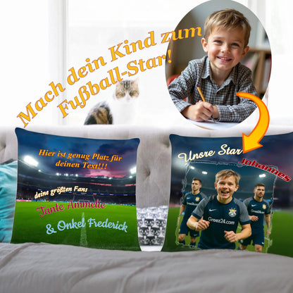 fußball-kissen-jungen-mit-namen-und-foto-40x40-cm-vorderseite-und-rueckseite-auf-couch
