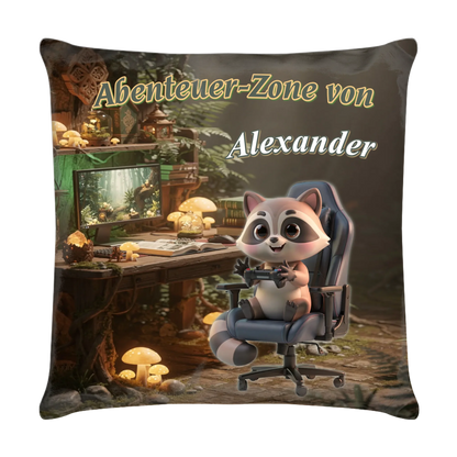 gaming-kissen-personalisiert-im-erdigen-cottagecore-waldlook-mit-einem-wunschtier-am-baumstamm-schreibtisch