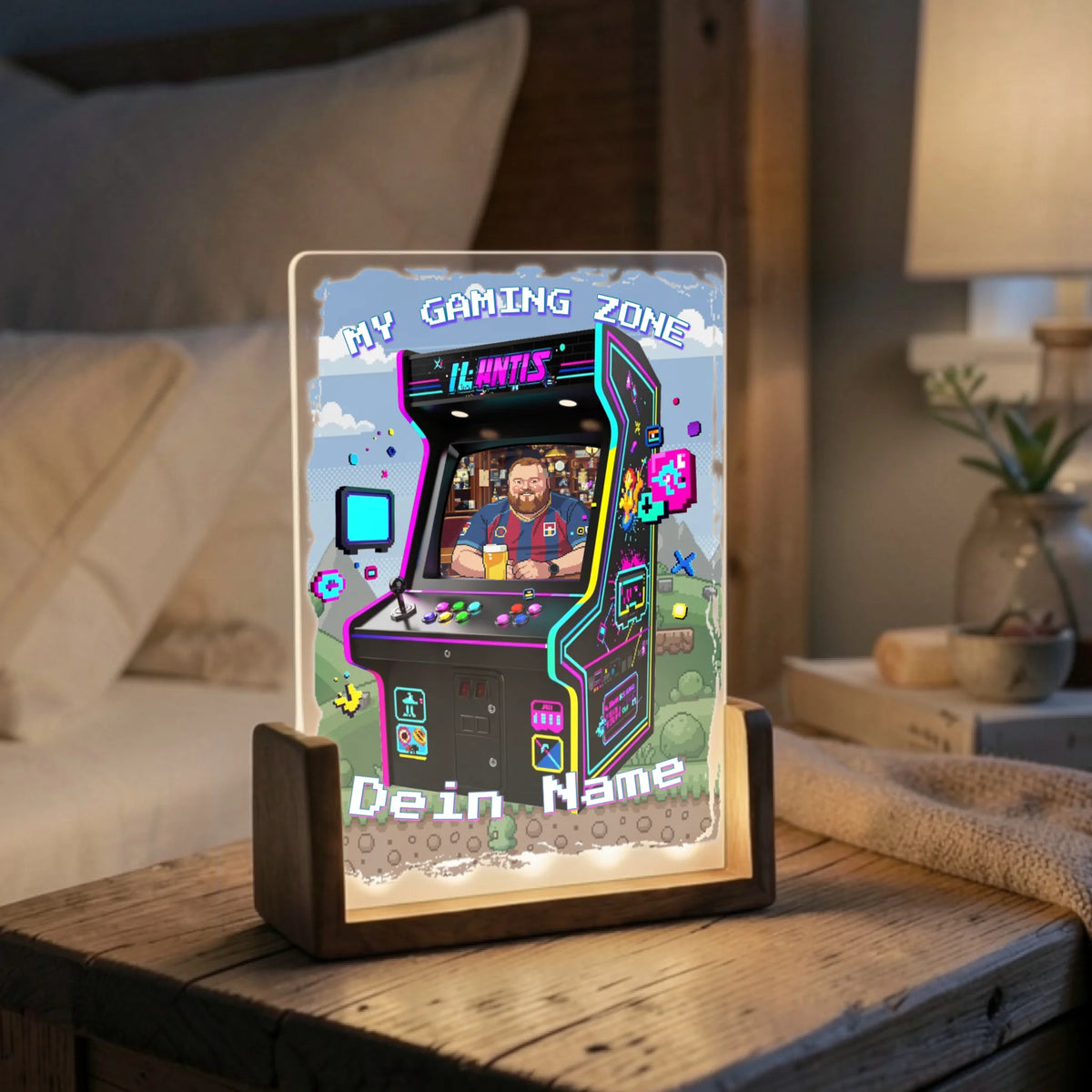 gaming-lampe-mit-personalisiertem-8-bit-foto-und-my-gaming-zone-schriftzug-auf-nachttisch
