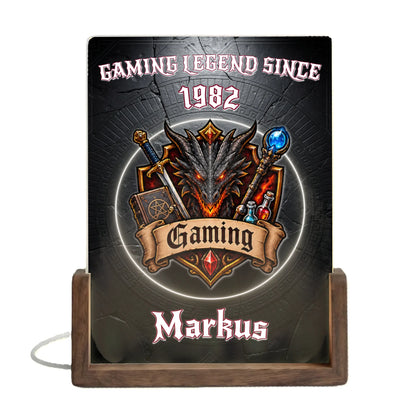 gaming-legend-since-design-mit-schwarzem-schieferhintergrund-ausgewaehltem-gaming-wappen-name-und-jahreszahl