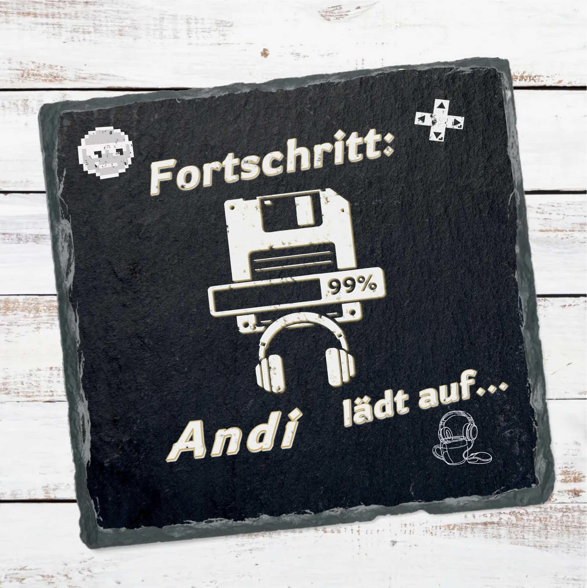 gaming-setup-zubehoer-mit-wunschname-eine-schieferplatte-zum-aufstellen-mit-ladebalken-und-save-game-icon