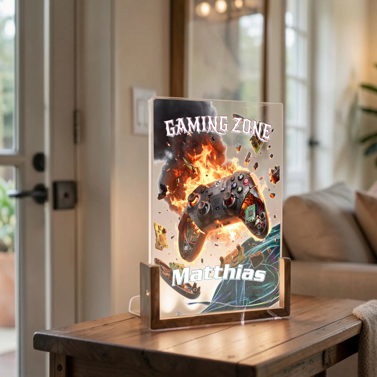 gaming-lampe-mit-flammendem-controller-als-geschenk-fuer-gamer-auf-wohnzimmertisch