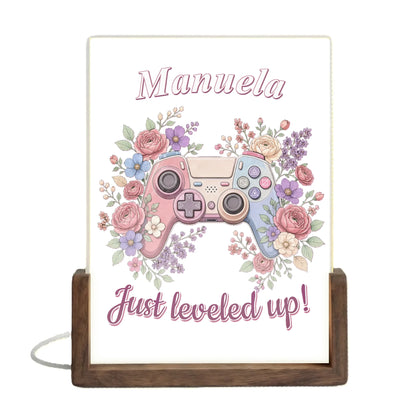 just-leveled-up-design-mit-controller-blumen-in-pastellfarben-und-personalisiertem-namen