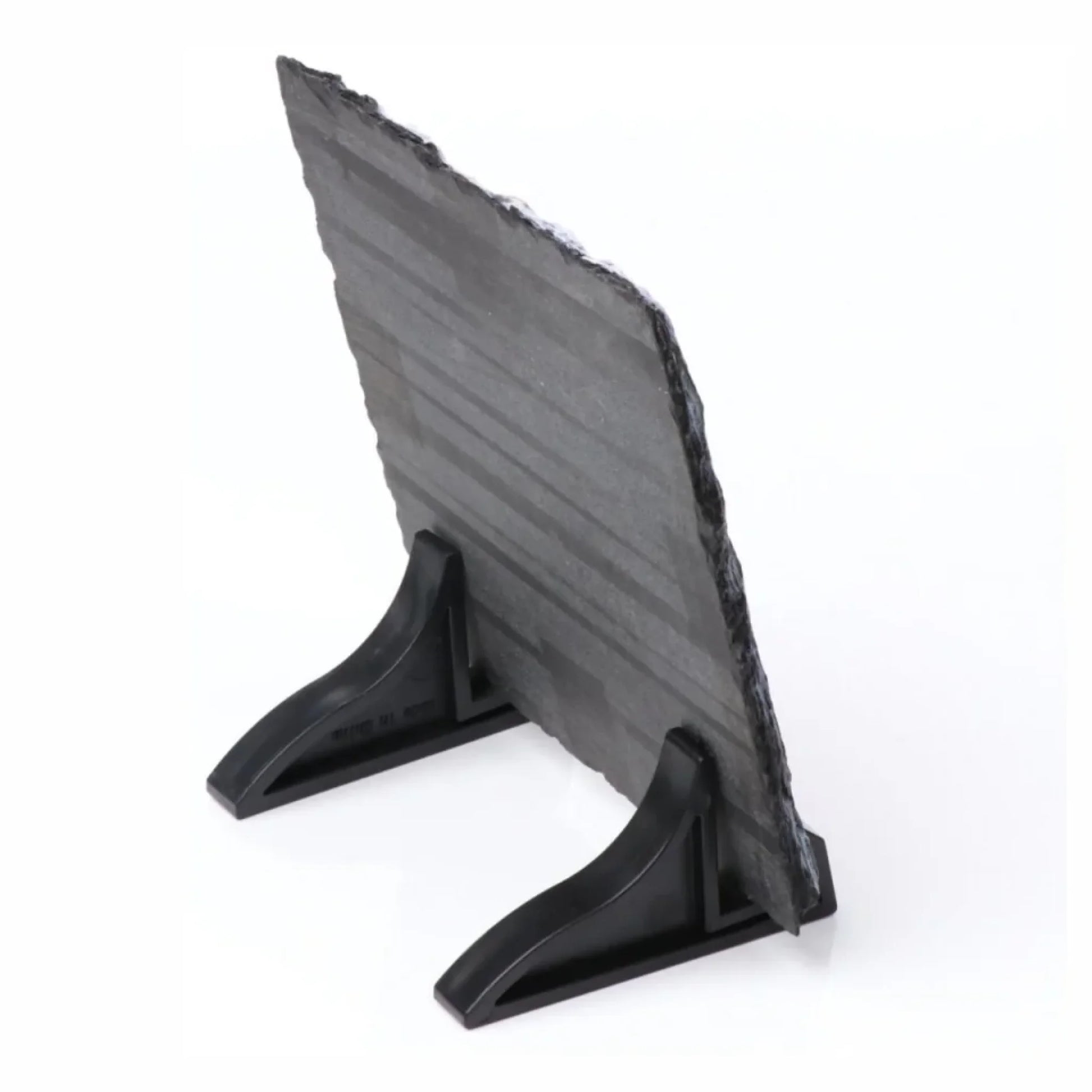 personalisierte-schieferplatte-15x15cm-schwarz-mit-standfuss-ansicht-von-hinten