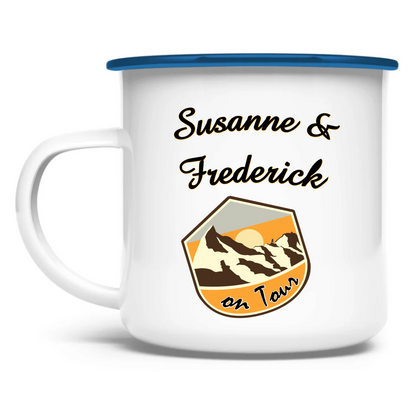 emaille-tasse-blauer-rand-vorderseite-mit-namen-und-wappen-mit-bergmotiv