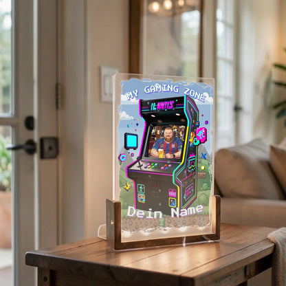 retro-gaming-deko-mit-led-lampe-im-8-bit-stil-und-personalisiertem-arcade-motiv-auf-wohnzimmertisch