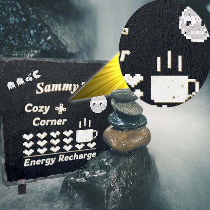 nahaufnahme-des-langlebigen-direktdrucks-auf-der-vorderseite-der-schieferplatte-fuer-die-cozy-gaming-deko