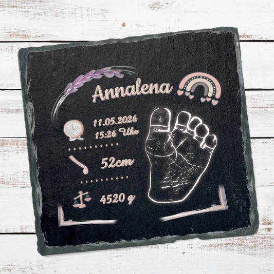 schieferplatte-personalisiert-mit-fussabdruck-aus-echtem-schiefer-mit-rosa-design-15x15-cm