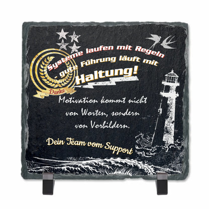 schieferplatte-quadratisch-mit-standfuss-als-weihnachtsgeschenk-fuer-chef