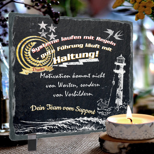 schieferplatte-personalisiert-als-geschenk-fuer-chef-im-buero-zu-weihnachten