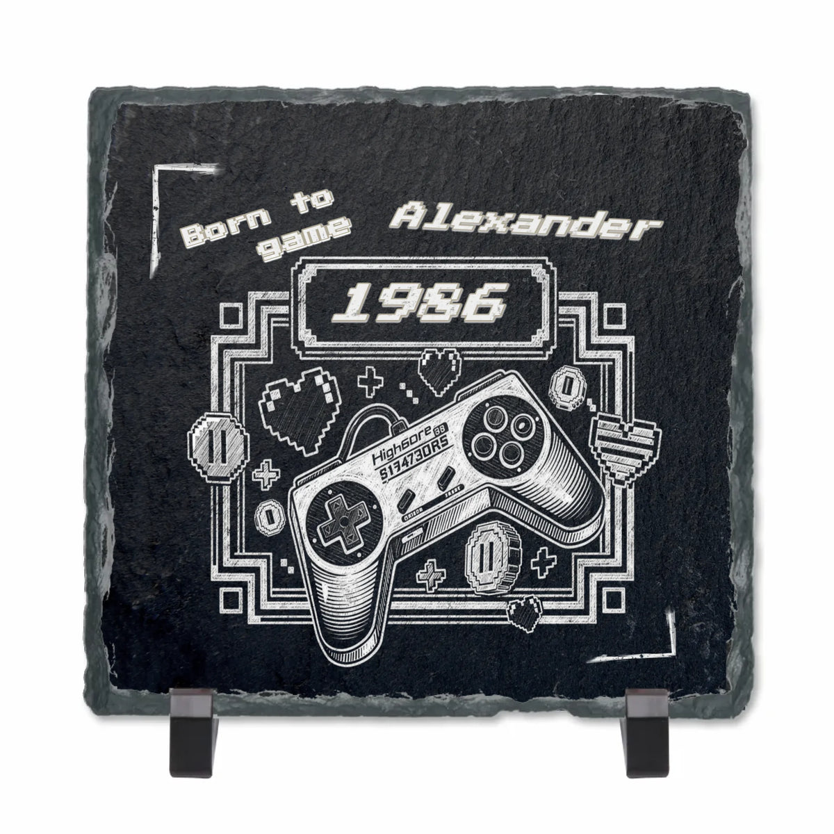 schieferplatte-mit-namen-und-geburtsjahr-im-retro-controller-design