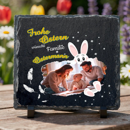 fotogeschenk-familie-zu-ostern-personalisierte-schieferplatte-mit-foto-und-familienname-mit-osterhasen-motiv