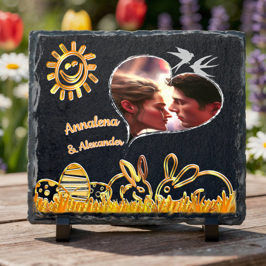 schieferplatte-personalisiert-mit-foto-in-herzform-und-namen-motiv-osterhasen-in-gold