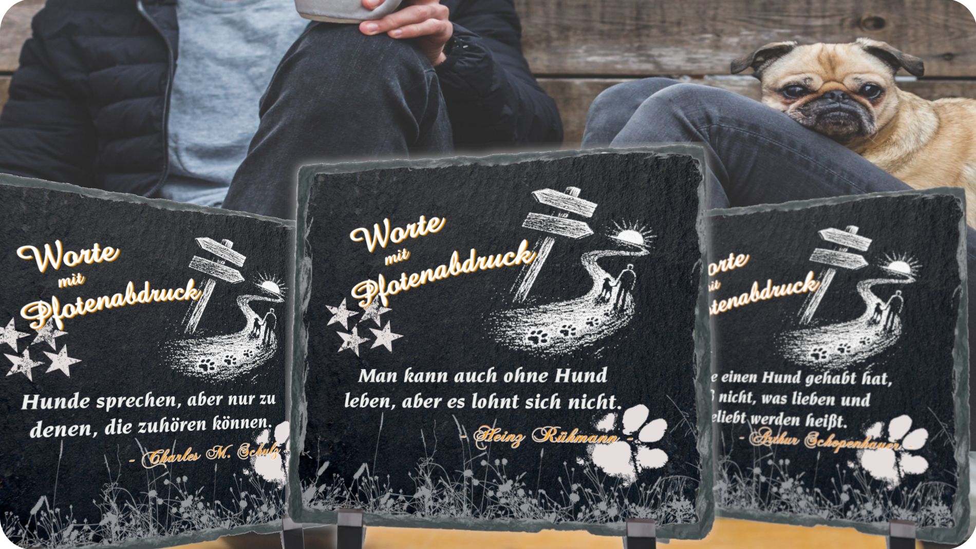schieferplatte-schwarz-15x15cm-weisse-schrift-mit-einem-von-sechs-spruechen-zur-hund-mensch-beziehung-mit-ueberschrift-worte-mit-pfotenabdruck-design-in-weiss-motiv-wegweiser-und-umriss-von-hund-und-mensch-auf-einem-weg-zum-sonnenaufgang
