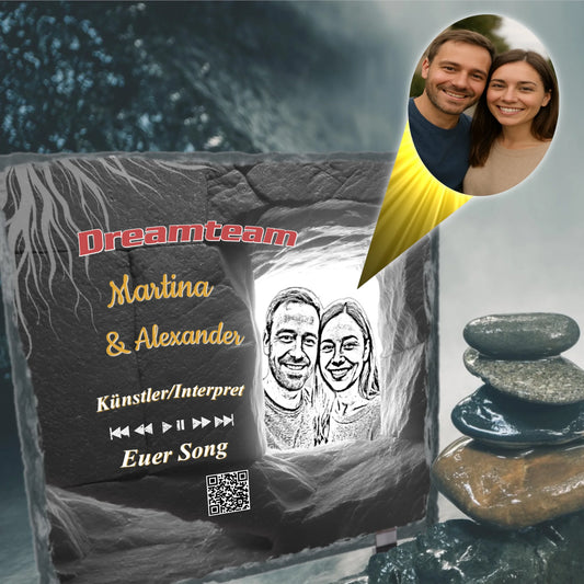 schieferplatte-mit-skizze-aus-foto-und-personalisiertem-spotify-song-als-geschenk-fuer-den-partner