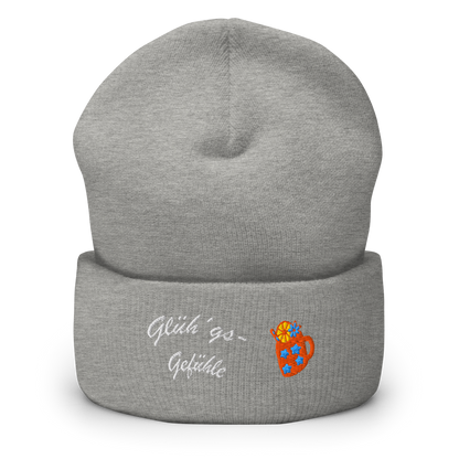 muetze-mit-breitem-bund-hellgrau-bestickt-mit-motiv-gluehweintasse-und-schriftzug-gluehgs-gesfuehle