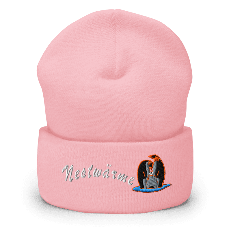 muetze-mit-breitem-bund-pink-bestickt-mit-motiv-pinguinfamilie-und-schriftzug-nestwaerme