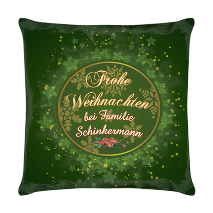 kissen-dunkel-gruen-40x40-cm-mit-familienname-vorderseite-mit-schriftzug-frohe-weihnachten-bei-familie-und-personalisiertem-namen-umgeben-von-einem-runden-goldenen-rahmen-umgeben-von-schneeflocken-und-sternen